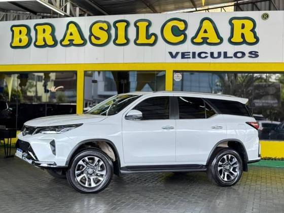 TOYOTA HILUX SW4 2.8 D-4D TURBO DIESEL SRX 4X4 AUTOMÁTICO